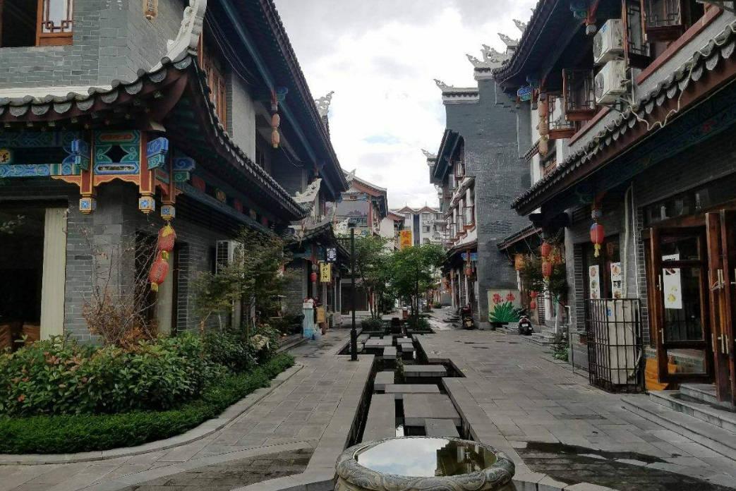 江苏南京:被骗期间看到反诈宣传海报,老夫妻琢磨一宿后报警
